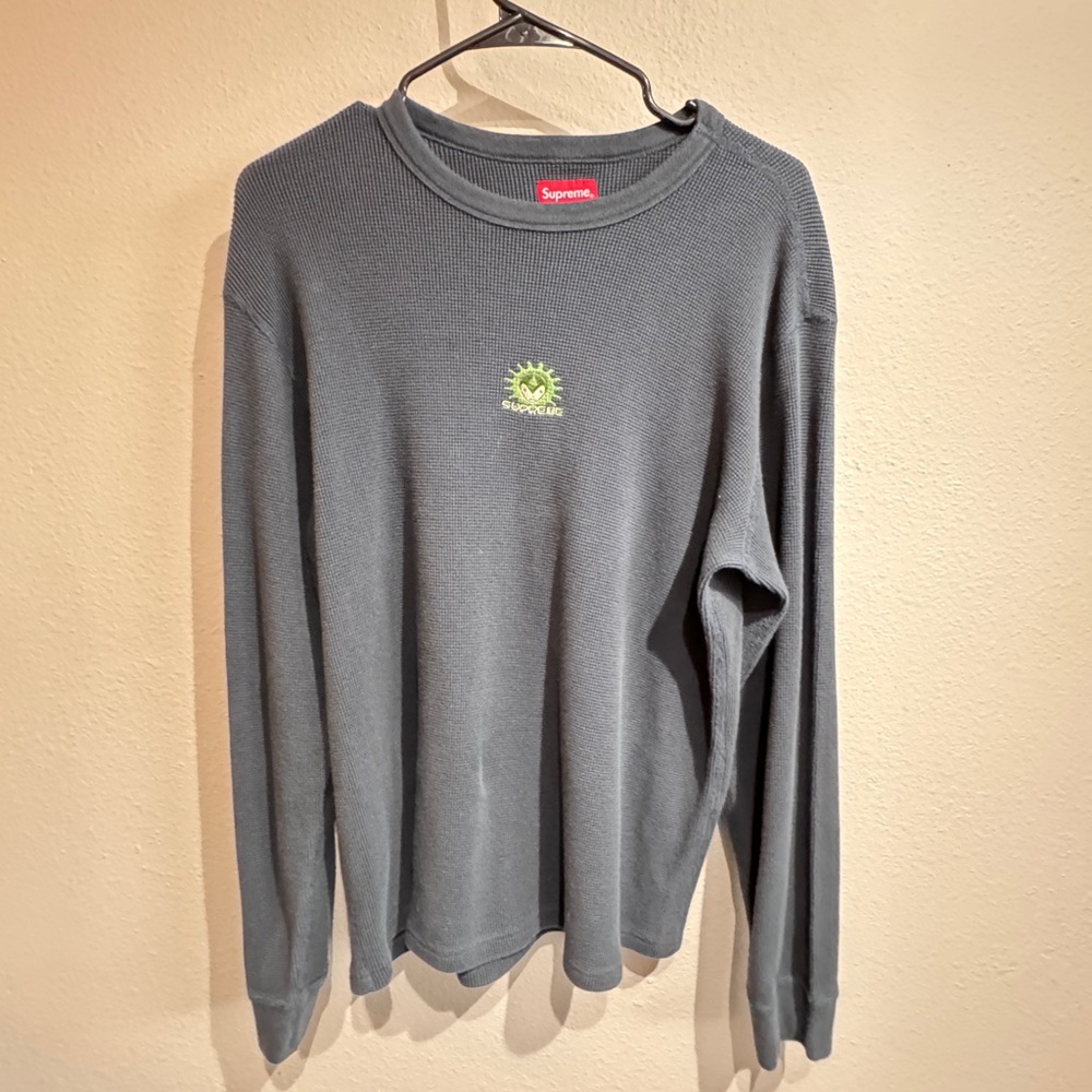Authentic Supreme long sleeve waffle knit 
Aliens shirt